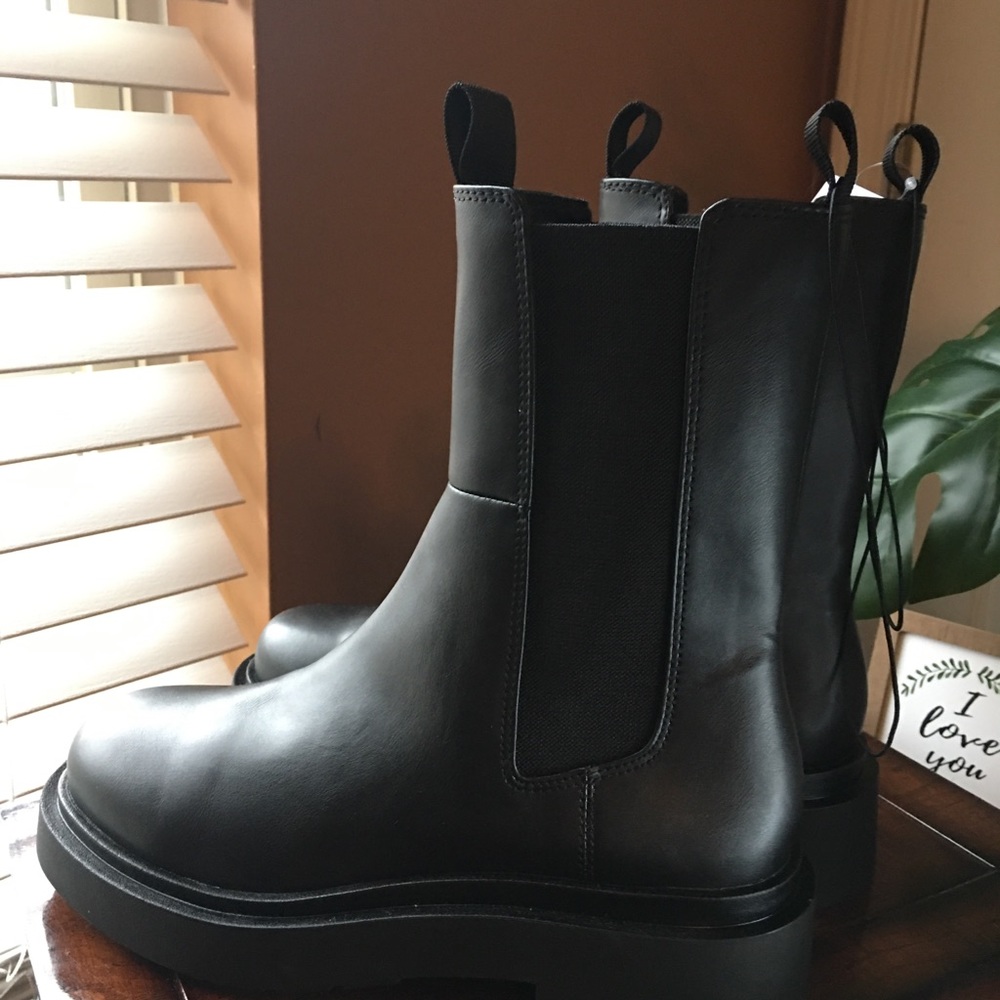 LAST PAIR 8.5 NWT H&M High Profile Chelsea Boots - Picture 3 of 10